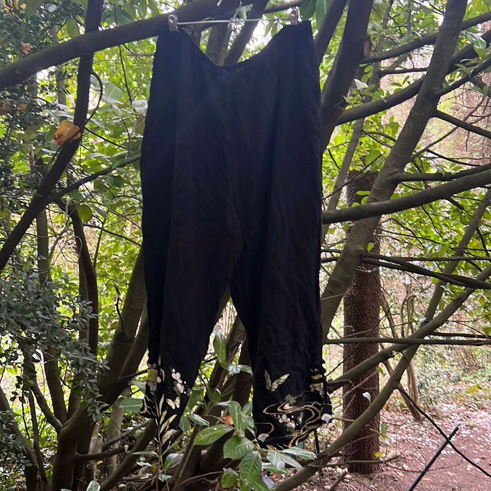90’s black silk capri pants with beautiful details